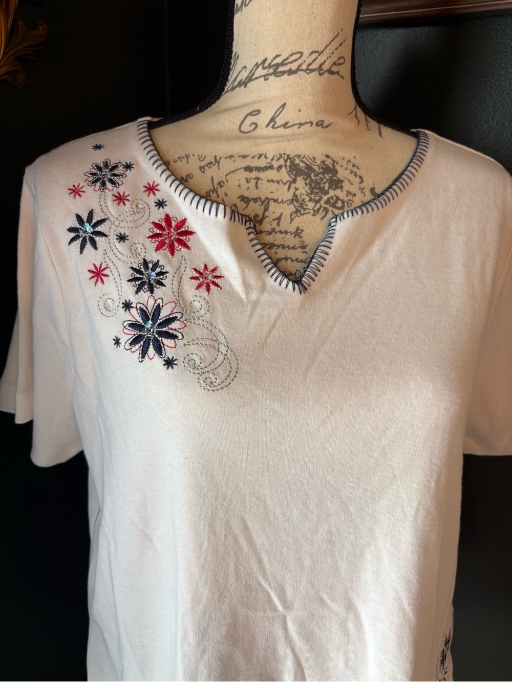 Bonnie Evans Petites NWT embroidered and sequin top